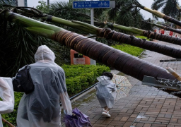 إغلاق المدارس والشركات في هونج كونج مع اقتراب وصول العاصفة الاستوائية “توراجي”