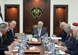 الرئيس الفلسطيني يؤكد تقديم كافة الإمكانيات المتاحة لمساعدة الشعب الفلسطيني في قطاع غزة