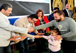 بالصور .. وزير الإسكان ومحافظ دمياط يسلمان عقود وحدات “سكن لكل المصريين” لمستحقيها بالمحافظة