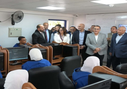 بالصور.. رئيس الوزراء يتفقد “مدرسة WE للتكنولوجيا التطبيقية” بمحافظة الوادي الجديد