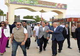 بالصور.. رئيس الوزراء يفتتح معرض الوادي الجديد الزراعي فى ختام زيارته للمحافظة