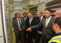 بالصور.. وزير التموين ومحافظ الغربية يستهلان جولتهم التفقدية بالصومعة الإماراتية في طنطا
