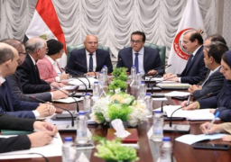 بالصور.. وزيرا الصحة والنقل يعقدان اجتماعا لمتابعة تطورات منظومة الألبان الصناعية شبيهة لبن الأم والألبان العلاجية