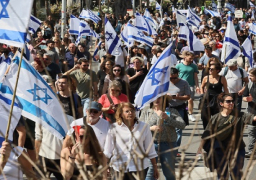 لليوم الثاني.. آلاف الإسرائيليين يتظاهرون ضد إقالة يوآف جالانت