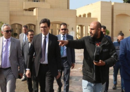 وزير الثقافة يتابع التجهيزات الجارية لافتتاح مهرجان القاهرة السينمائي ومتحف الفن الحديث