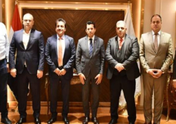 وزير الرياضة يبحث مع رئيس الاتحاد الدولي للكوراش نشر اللعبة في مصر وأفريقيا