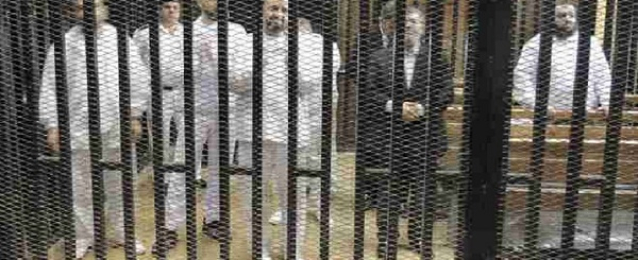 بدء محاكمة مرسى و130 أخرين فى قضية “سجن وادى النطرون”