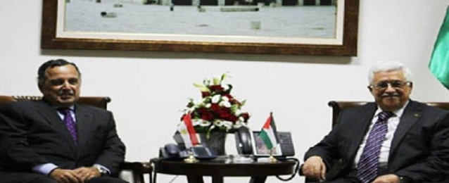 فهمي يلتقي عباس في لندن ويجدد دعم مصر الكامل للموقف الفلسطيني