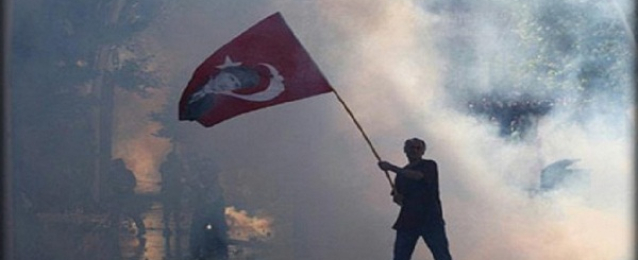 مقتل شاب رميا برصاص الشرطة التركية في تظاهرة باسطبنول
