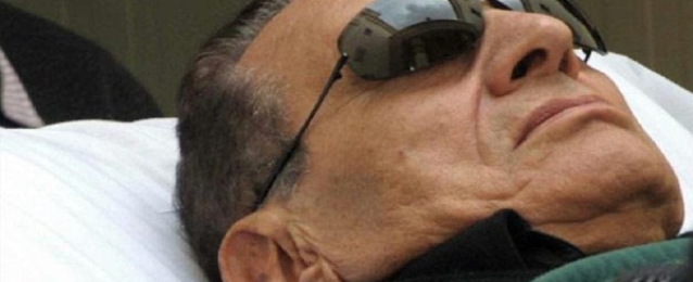 أنباء عن إصابة مبارك بكسر في الفخذ عقب سقوطه داخل غرفته