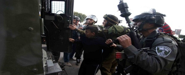 الجيش الاسرائيلي يواصل التصعيد بالضفة و يعتقل أسري محررين في “صفقة شاليط”