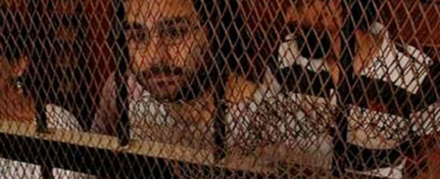 السجن لمدة 15 عاما لعلاء عبد الفتاح و 24 آخرين في قضية “مظاهرات الشورى”