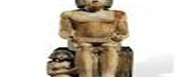 آثريون مصريون يطلقون حملة لوقف بيع تمثال الكاتب”سخم كا” فى المزاد بلندن