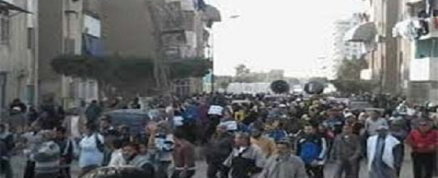 إصابة ضابطين ومجندين شرطة خلال فض مسيرة للاخوان بالخانكة
