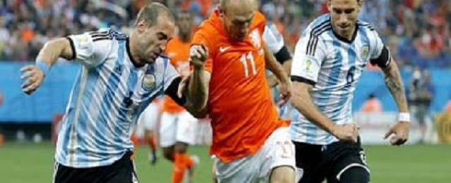 الأرجنتين‬ تتأهل للنهائي بفوزها على ‫‏هولندا‬ بركلات الترجيح 4 – 2