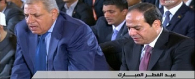 الرئيس السيسي يؤدي صلاة عيد الفطر بمسجد القوات الجوية