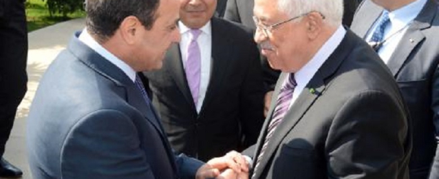 الرئيس عباس يتوجه غداً الى القاهرة للقاء السيسي