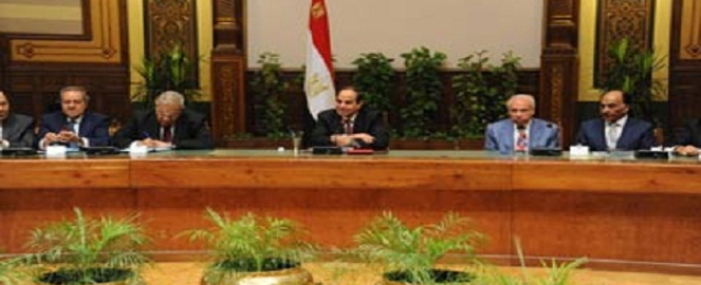 السيسي لرجال الاعمال: سيكون لمصر تجربتها الاقتصادية الخاصة بسواعد أبنائها