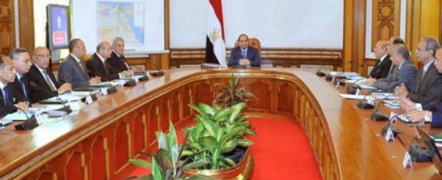 السيسي يوجه الحكومة بإطلاق مشروع قومي لتطوير وتنمية القرى الأكثر فقرًا في مصر