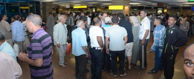 الحكومة تنفي تحميل العائدين من ليبيا قيمة تذاكر السفر