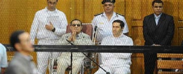 تأخر وصول مبارك لـ”محاكمة القرن” بسبب سوء الأحوال الجوية