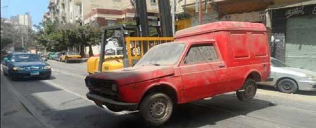 بالصور.. حملة لإزالة السيارات المتهالكة من شوارع الإسكندرية