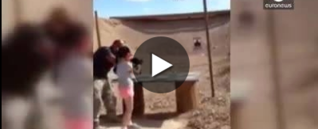 بالفيديو : طفلة تقتل مدربها الرماية عن طريق الخطأ!