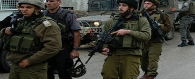 قوات الاحتلال تعتقل 14 فلسطينيا في أنحاء متفرقة بالضفة الغربية