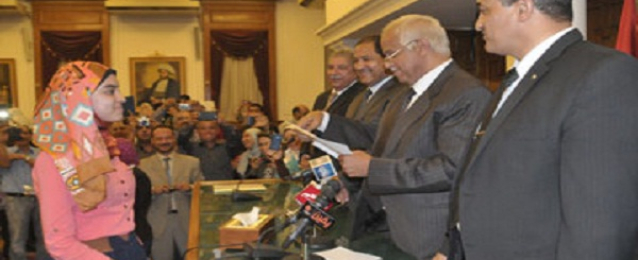 محافظ القاهرة يكرم أوائل الشهادات ويعتمد نتيجة الدور الثانى للإعدادية
