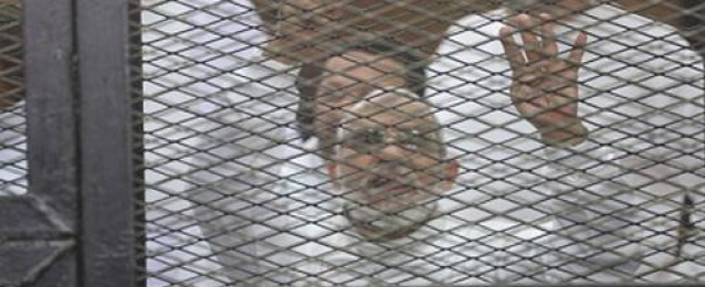 جنايات القاهرة تستأنف محاكمة بديع و50 من قيادات الاخوان في قضية “غرفة عمليات رابعة”
