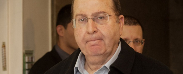 وزير الدفاع الإسرائيلي يتعهد بشرعنة نقطة استيطانية عشوائية مقابل إخلاء أخري