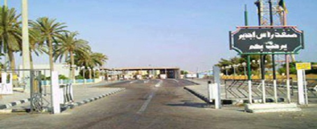 وكالة تونس إفريقيا: أمن ليبيا قتل مصريين اثنين عند معبر حدودي