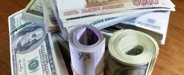 الروبل الروسي يتراجع لأدنى مستوى أمام الدولار