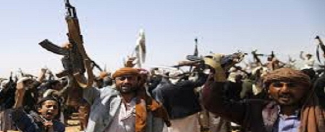 الحوثيون يقصفون ميناء الزيت بمصافى عدن جنوبي اليمن لليوم الثالث