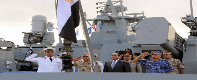 بالفيديو : الرئيس عبد الفتاح السيسى يشهد المناورة التى تنفذها القوات البحرية بالذخيرة الحية أمام سواحل الإسكندرية