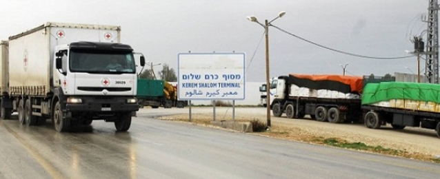 إسرائيل تسمح بإدخال 400 شاحنة بضائع لقطاع غزة
