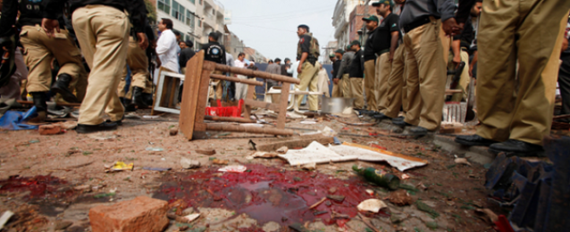 إغلاق الحدود بين باكستان والهند بعد مقتل 60 شخصا فى تفجير انتحارى
