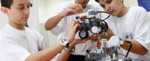 3 طلاب مصريون يفوزون بالمركز الأول على مستوى العالم في مسابقة الروبوت الدولية