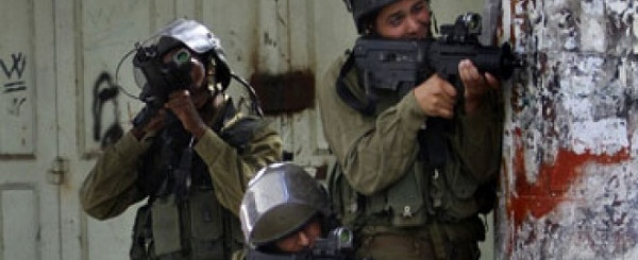 قوات الاحتلال الإسرائيلى تعتقل 15 فلسطينيا من الضفة الغربية