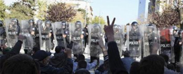 إصابة 23 شخصا فى اشتباك بين الأمن ومتظاهرين ببريشتينا عاصمة كوسوفو