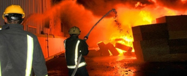 السيطرة على حريق هائل بمصنع نسيج بالغربية دون خسائر بشرية