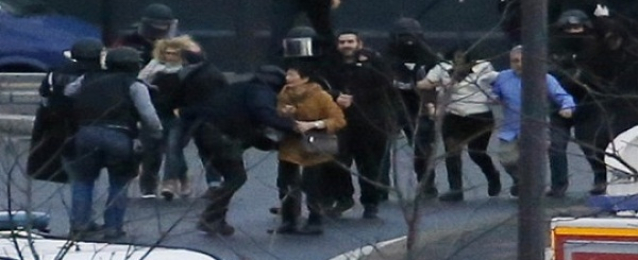 الشرطة الفرنسية تحاصر مركزاً للبريد به رهائن محتجزون