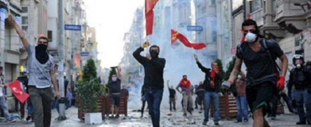 توتر واشتباكات بين المتظاهرين والشرطة في ديار بكر بتركيا