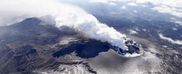 ثوران بركان فى “تونجا” يرغم طائرة نيوزيلندية على العودة