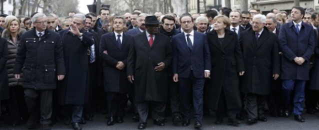 أولاند يتقدم زعماء العالم في مسيرة تضامنا مع ضحايا هجمات باريس