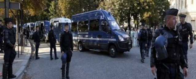 سائق يدهس شرطية عمدا بسيارة أمام مقر إقامة الرئيس الفرنسي