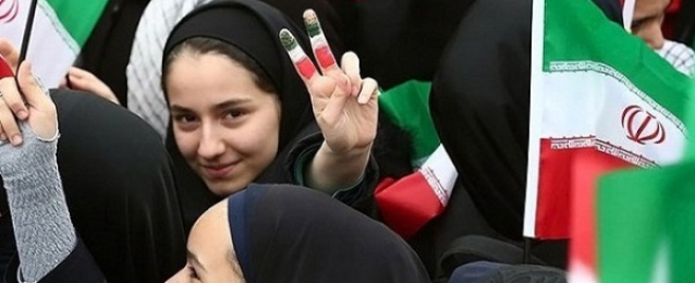 احتفالات ومسيرات لإحياء الذكرى الـ36 للثورة الإيرانية