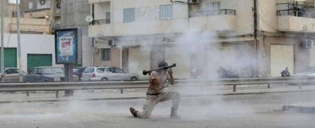 مقتل 7 جنود وإصابة 30 آخرون في اشتباكات ببنغازي