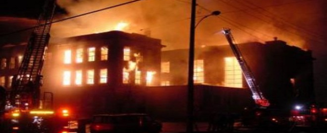 السيطرة على حريق شب بمصنع للمسلى بالسويس.. وإصابة عاملين باختناق