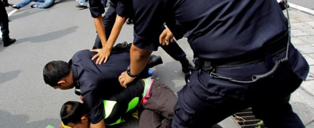 اعتقال 25 مشجعا عقب أعمال شغب فى كأس ماليزيا